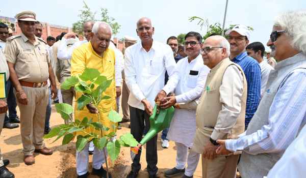 हरियाणा केंद्रीय विश्वविद्यालय में वन महोत्सव, ‘एक पेड़ माँ के नाम’ अभियान को मिला नया बल