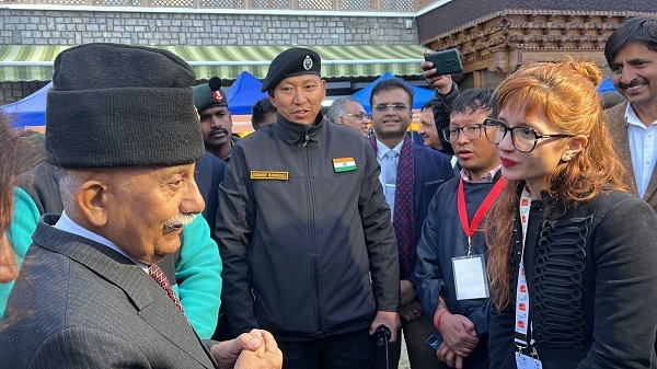 Lieutenant Governor of Leh Ladakh Shri Brig. (Dr.) B.D. Mishra (Retd) inaugurates Stalls of Ladakh Haat