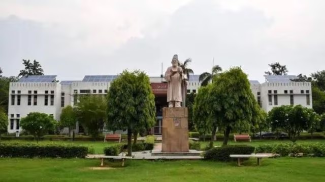 JMI invites application for UPSC Civil Services 2025 coaching programme